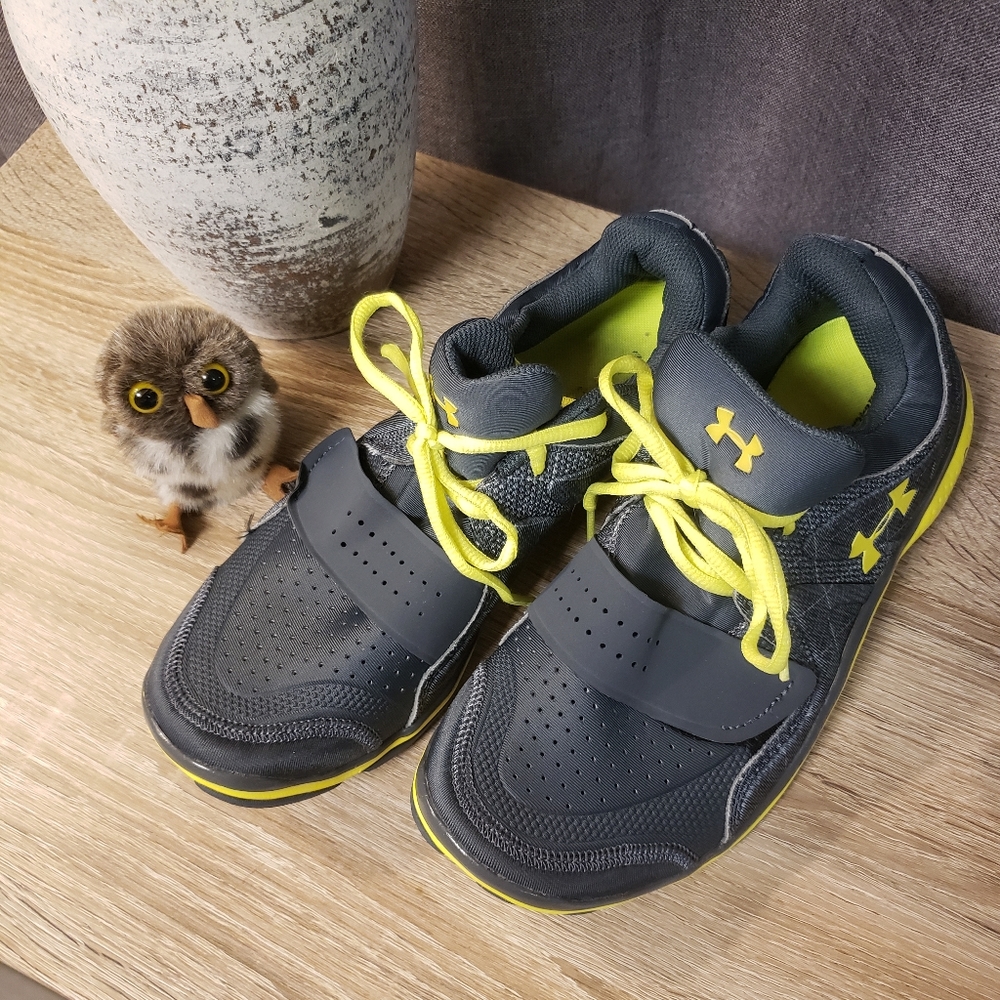 Mens or womens size 10 underarms tennis shoes